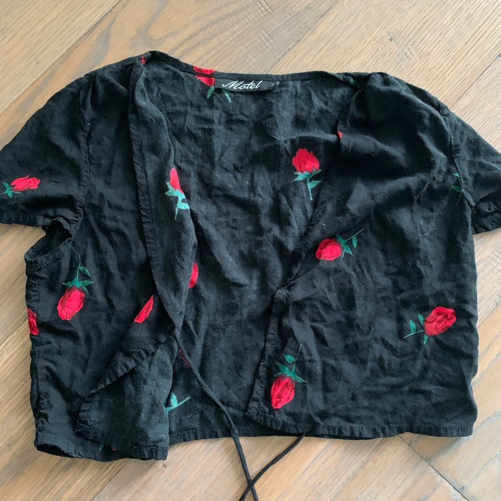 Cropped tie front tshirt
